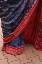 Load image into Gallery viewer, Red Ikat pallu highlighted on blue Sambalpuri cotton saree with woven jhoti motifs – handcrafted by Pasapali