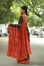 Load image into Gallery viewer, Elegant Pasapali Sambalpuri handloom saree in dark brown with floral Ikat Pallu design – Pasapali