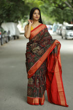 Load image into Gallery viewer, Brown Sambalpuri Bandha saree with red border and Ikat flower pallu – Pasapali