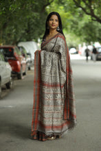 Load image into Gallery viewer, Maansi : Print Fine Tussar Silk Saree | Pasapali