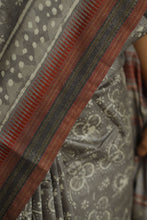 Load image into Gallery viewer, Vidarbha border detailing on fine Tussar silk Maansi saree with block print design