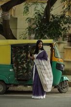 Load image into Gallery viewer, Sambalpuri cotton saree showcasing Ikat-dyed pallu and checked weave pattern – Pasapali