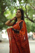 Load image into Gallery viewer, Red Ikat pallu Sambalpuri cotton saree with floral motifs and dual-tone body – Pasapali