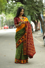 Load image into Gallery viewer, Authentic Pasapali Sambalpuri cotton saree with contrasting maroon pallu and dual-tone body design