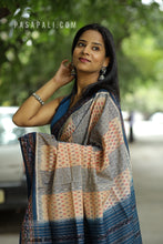Load image into Gallery viewer, Handloom Sambalpuri Bandha saree in teal cream with leher motifs on pallu – Pasapali