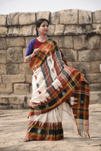 Load image into Gallery viewer, Kusumita Kotpad Saree | Off-White Natural Dye Cotton Saree | Pasapali
