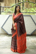Load image into Gallery viewer, Odisha handloom saree featuring duck/hansa motifs with red rudraksha border – Pasapali