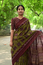 Load image into Gallery viewer, Traditional Ikat Sambalpuri cotton saree in green with Jhoti motifs – Pasapali