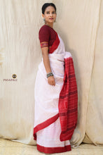 Load image into Gallery viewer, Pallu detail of Bhargavi — ikat flower motifs in white and red, Sambalpuri Handloom Bandha technique, Pasapali