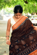 Load image into Gallery viewer, Pallu detail of Black Sambalpuri Mercerized Cotton saree by Pasapali — flower ikat motif woven using Bandhakala resist-dye double ikat process.
