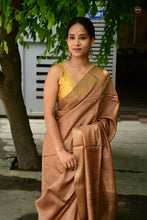 Load image into Gallery viewer, Pallu detail of light brown Sambalpuri tussar silk saree showing striped golden tissue silk weave by Pasapali, Odisha