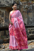 Load image into Gallery viewer, Harini Sambalpuri cotton saree folded — light pink Bandha ikat with fish border and mayur pallu. Pasapali.