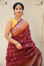 Load image into Gallery viewer, Close-up of Rudraksha motif traditional double border on Harini Sambalpuri Bandha saree