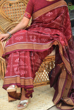 Load image into Gallery viewer, Mahalakshmi maroon Sambalpuri Bandha cotton saree full view — lotus & jhoti chitra body, Pasapali