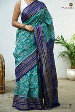 Load image into Gallery viewer, Neelambari teal green Sambalpuri Bandha mercerized cotton saree full view — Pasapali handloom, fish border, Konark chakra pallu