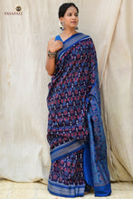 Load image into Gallery viewer, Flower motif pallu detail on Neelima navy blue Sambalpuri Bandha mercerized cotton saree from Pasapali