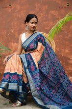 Load image into Gallery viewer, Flat lay of Padmavati Sambalpuri Bandha saree — cream mercerized cotton with teal blue border, flower pallu, Pasapali handloom