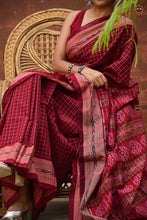 Load image into Gallery viewer, Parampara — pallu with flower motifs in maroon Sambalpuri double ikat mercerized cotton saree Pasapali