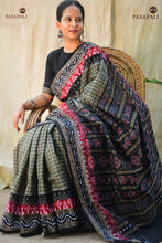 Load image into Gallery viewer, Mercerized cotton sheen and weave texture on Pasarekha Grey Sambalpuri Bandha saree — GI certified Pasapali handloom