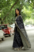 Load image into Gallery viewer, Black Bandha Sambalpuri Saree with Jhuti Chakra Motifs – Pasapali