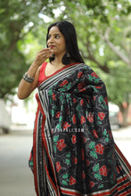Load image into Gallery viewer, LAAL MANDAAR - MULBERRY SAMBALPURI SILK