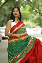 Load image into Gallery viewer, Haripriya - Sambalpuri Saree with Mini Phool Buti & Petal Motif