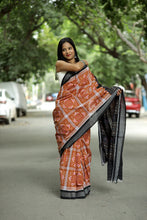 Load image into Gallery viewer, Rust Pasapalli Sambalpuri Saree Floral Ikat Grid - Pasapali