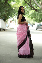 Load image into Gallery viewer, Komalika- Pink Phoda Kumbha Saree with temple Border & Fish Ikat Pallu – Pasapali