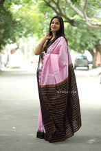 Load image into Gallery viewer, Komalika- Pink Phoda Kumbha Saree with temple Border & Fish Ikat Pallu – Pasapali