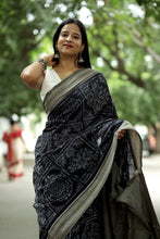 Load image into Gallery viewer, Black Bandha Sambalpuri Saree with Jhuti Chakra Motifs – Pasapali