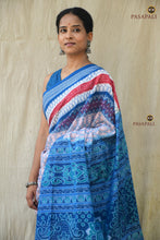Load image into Gallery viewer, Mercerized cotton texture detail of Pushpaja white Sambalpuri Bandha saree — 120-count warp and weft, Bhulia weavers