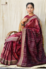 Load image into Gallery viewer, Pallu detail of Ramā Sambalpuri cotton saree showing Laxmi Yantra, Kalash and lotus in double ikat Bandha weave, Pasapali