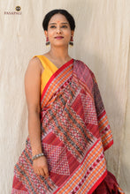 Load image into Gallery viewer, Jhoti and Rudraksha motif detail on Rekha GI certified Sambalpuri Bandha mercerized cotton saree | Pasapali