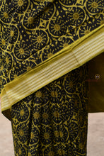 Load image into Gallery viewer, Body weave detail of Suryalata Black Sambalpuri Bandha saree — Lata-Phula Jaal interconnected vine-flower lattice