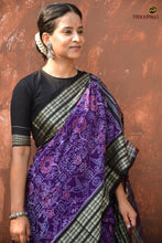 Load image into Gallery viewer, Pallu detail of Vasundhara — black ground with phula lata ikat motifs, GI certified Sambalpuri handloom saree. Pasapali.