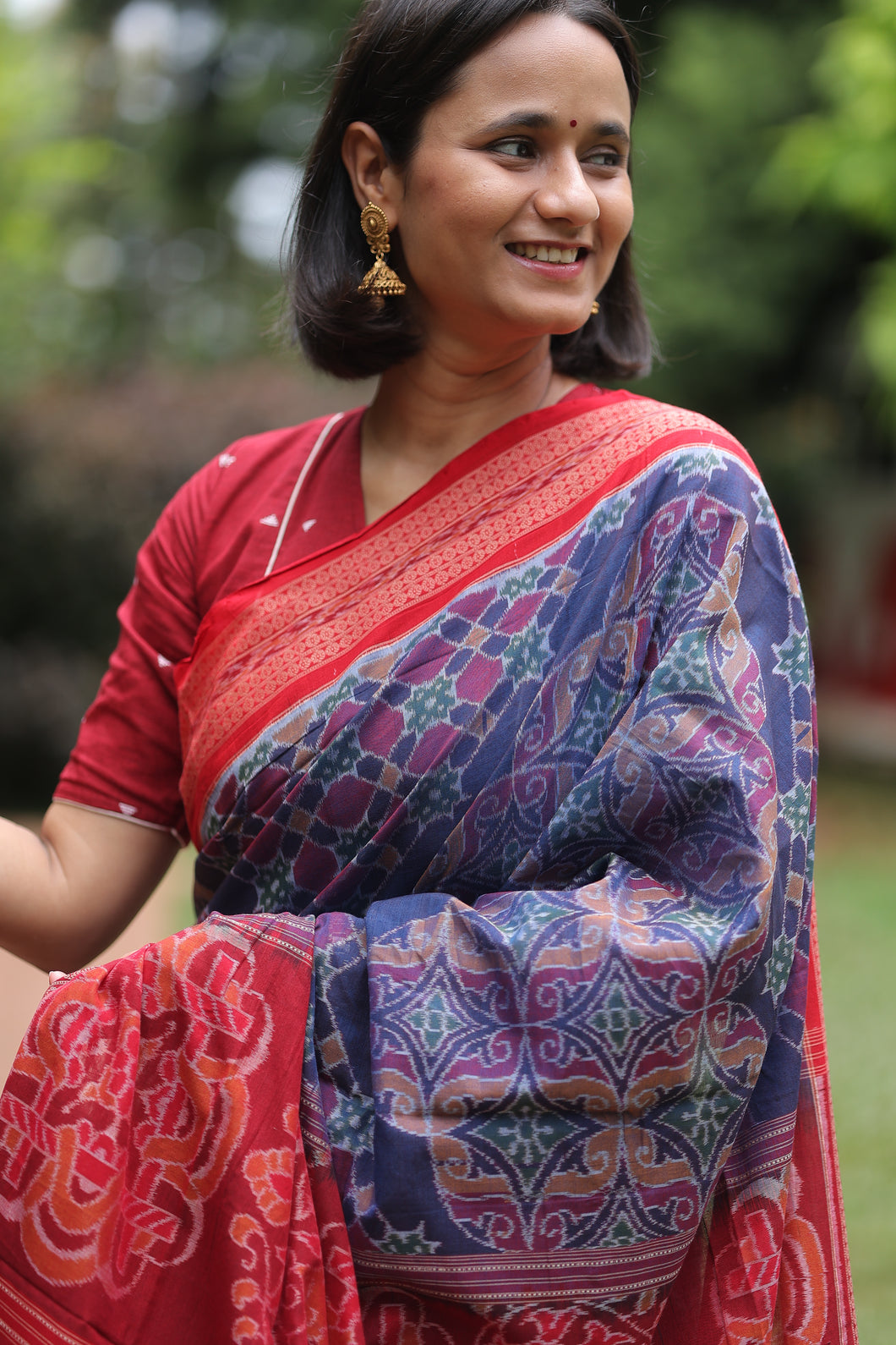 Blue Sambalpuri cotton saree with multicolor jhoti motifs and red rudraksh border – Pasapali