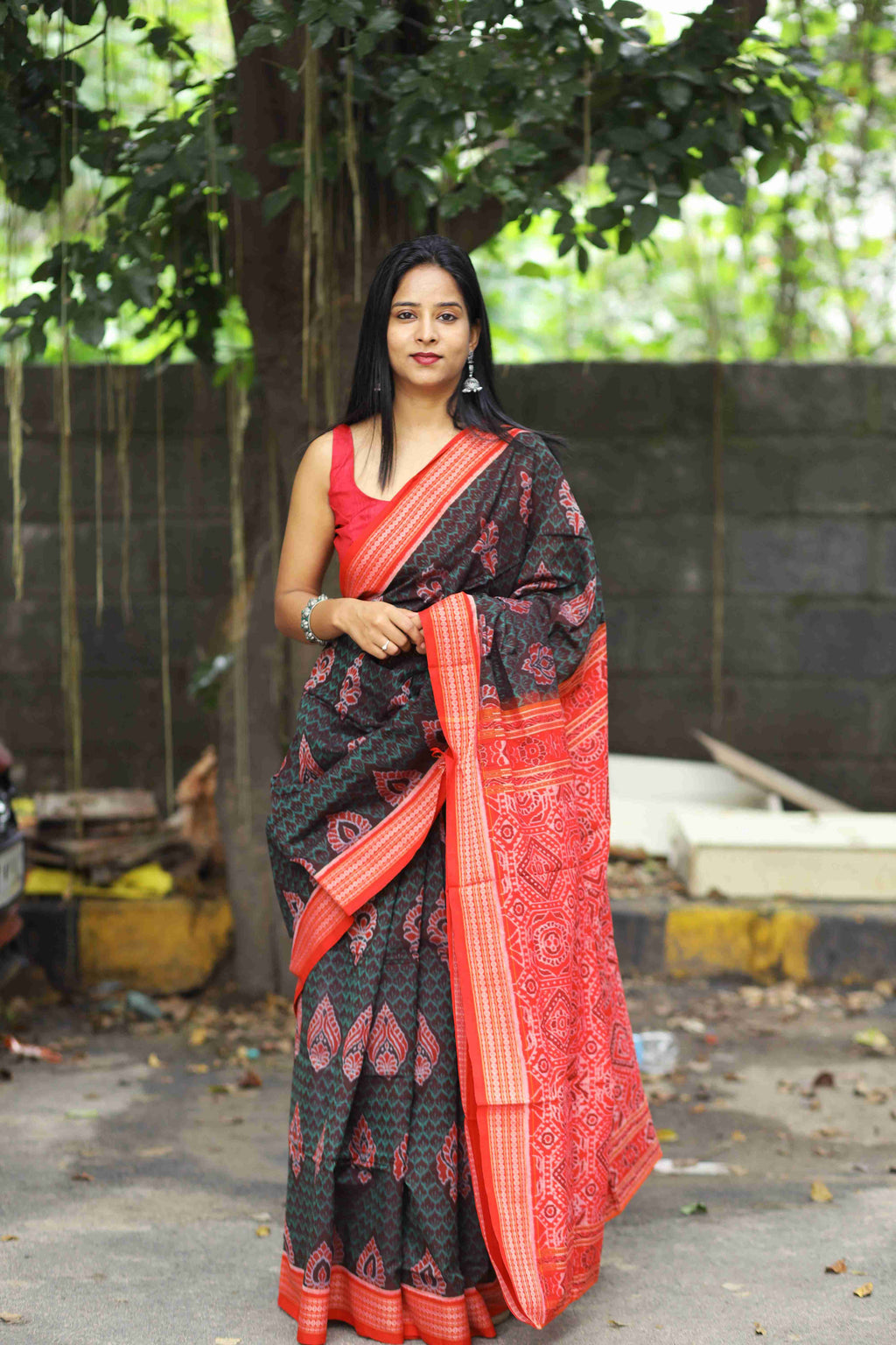Cotton Sambalpuri Saree with Floral Ikat & Rudraksha Border – Pasapali
