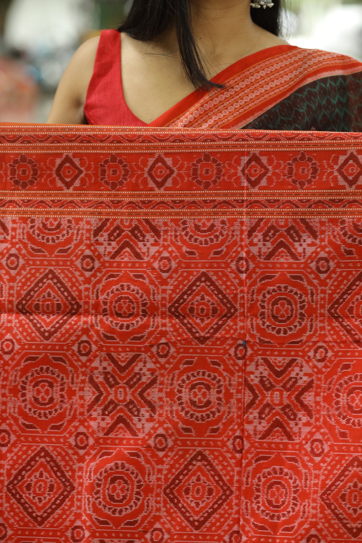 Handloom Sambalpuri saree with red Rudraksha border and traditional Bandha pallu – Pasapali
