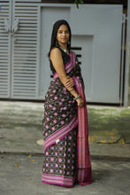 Load image into Gallery viewer, Pasapalli cotton saree with mini pasapalli body design and purple border – Pasapali handloom
