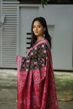 Load image into Gallery viewer, Heritage Pasapalli cotton saree with mini geometric pasapalli designs and ikat artistry
