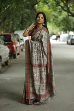 Load image into Gallery viewer, Maansi Vidarbha border block print Tussar silk saree with jala pallu – Pasapali
