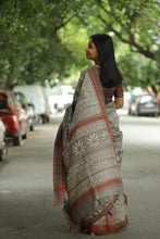 Load image into Gallery viewer, Maansi : Print Fine Tussar Silk Saree | Pasapali
