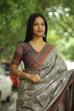 Load image into Gallery viewer, Handcrafted Tussar silk saree with block print motifs and traditional Vidarbha Karvati border
