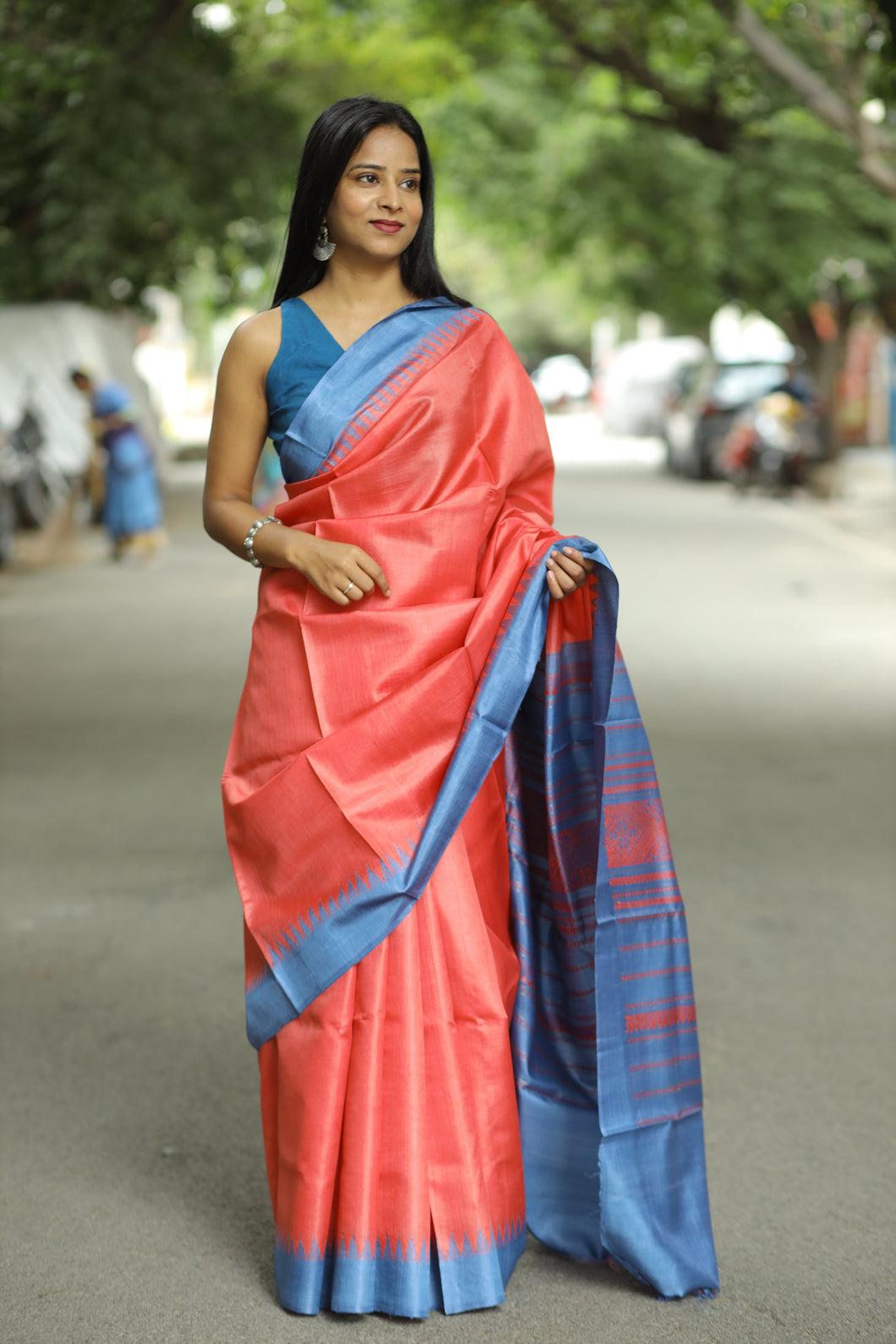 Phoda Kumbha Tussar Silk Saree in vibrant pink with elegant grey jala pallu