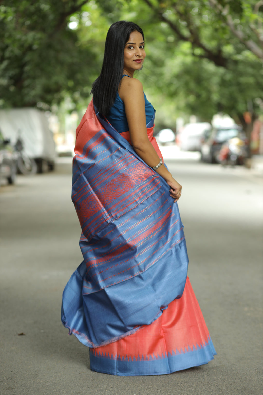 Luxury Phoda Kumbha Tussar Silk saree featuring pink body and contrasting grey border – Pasapali
