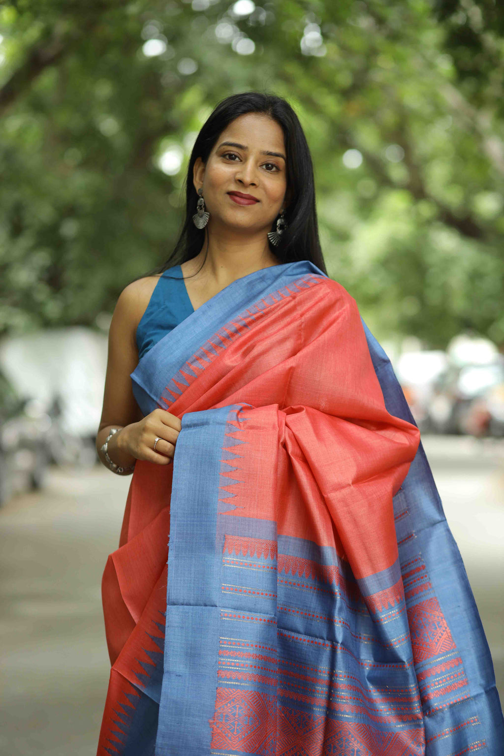 Pasapali handcrafted Tussar Silk saree with intricate Phoda Kumbha weave and jala pallu