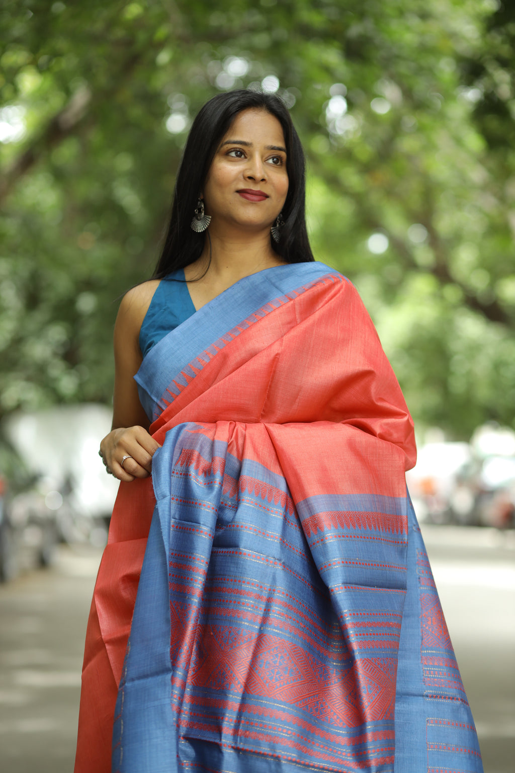 Artisan-crafted Raahi Tussar Silk saree with sophisticated pink and grey color contrast – Pasapali