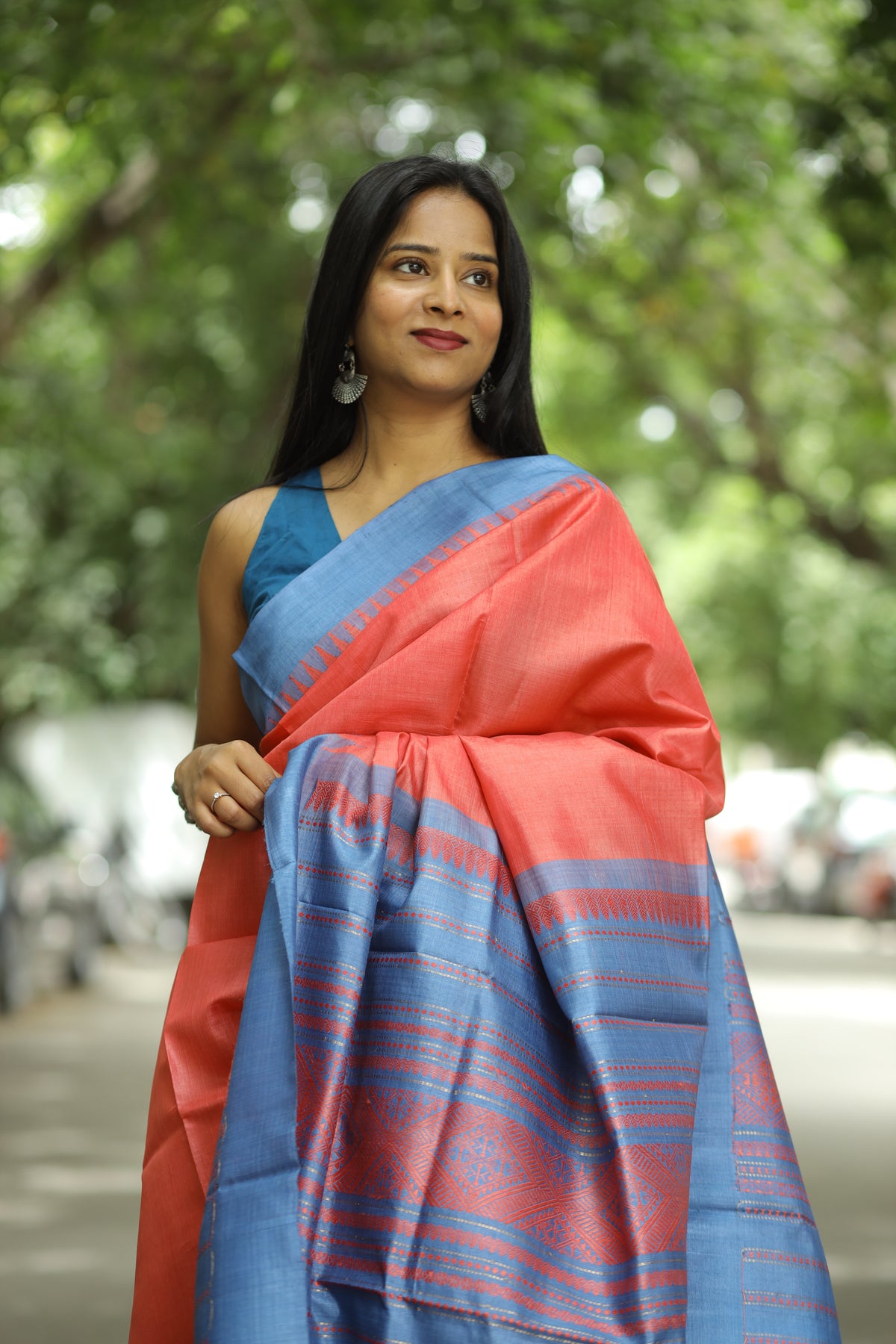 Artisan-crafted Raahi Tussar Silk saree with sophisticated pink and grey color contrast – Pasapali