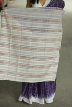 Load image into Gallery viewer, Sambalpuri cotton saree showcasing Ikat-dyed pallu and checked weave pattern – Pasapali

