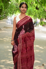 Load image into Gallery viewer, Front drape of black Sambalpuri Pasapali saree showing maroon border and large kumbha patterns formed by mini pasapali motifs.
